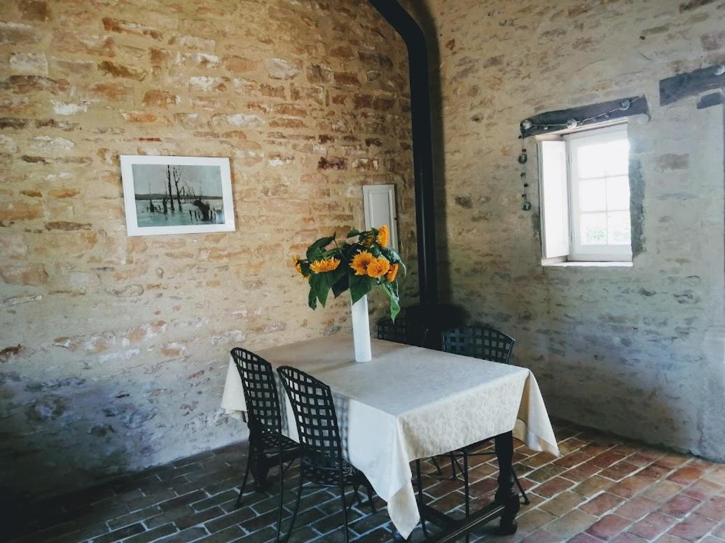 Une Maison De Campagne En Bourgogne Du Sud Tournus Exterior foto